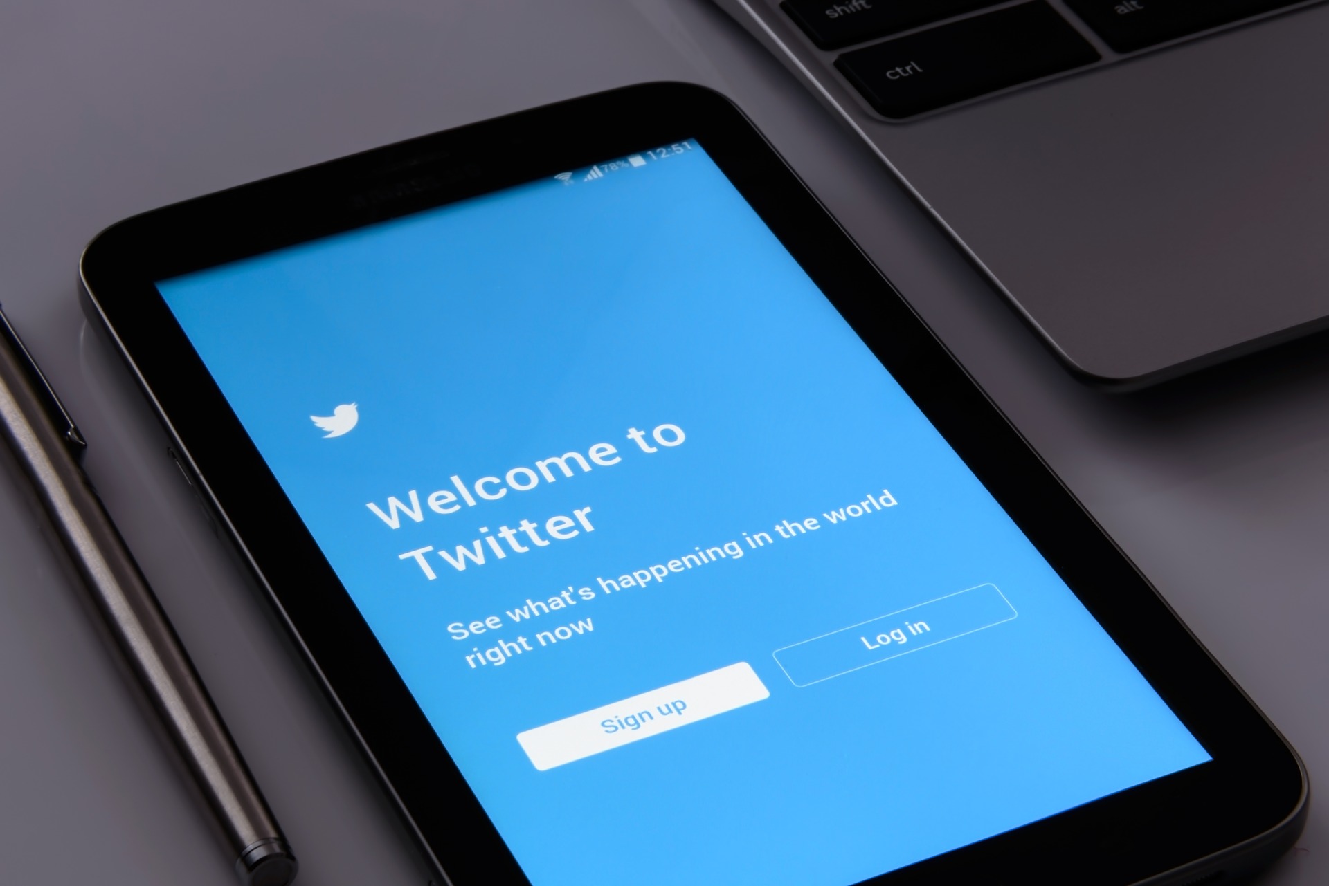 twitter-g7e5e25ff3_1920